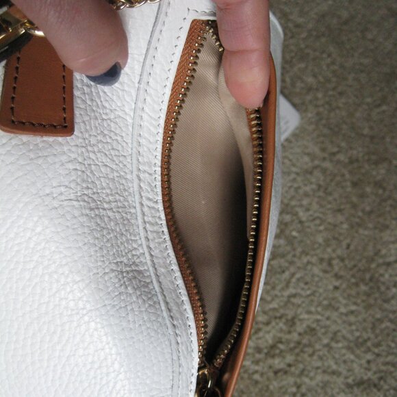 Valentina peeble white leather X-body bag w/ brown leather trim NWT Spring wear - Picture 14 of 15